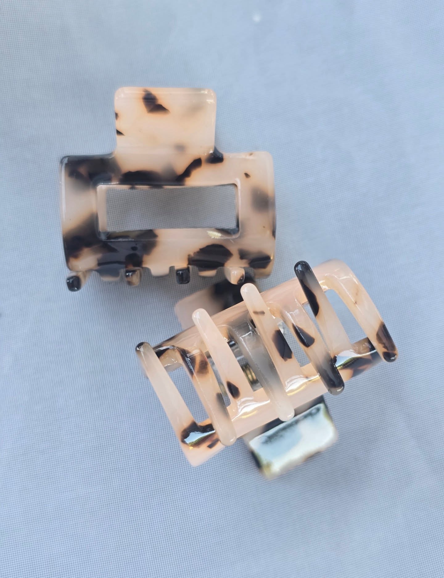 1.25 light Brown &amp; Black Hair Clip